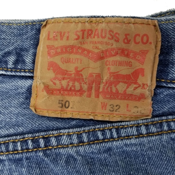 Levis 501 Button Fly Classic Jeans  Size 32 x 30 - Picture 2 of 8
